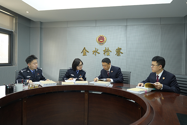 �ƽ⡰��(du��)�á��Q�R�Ծ�