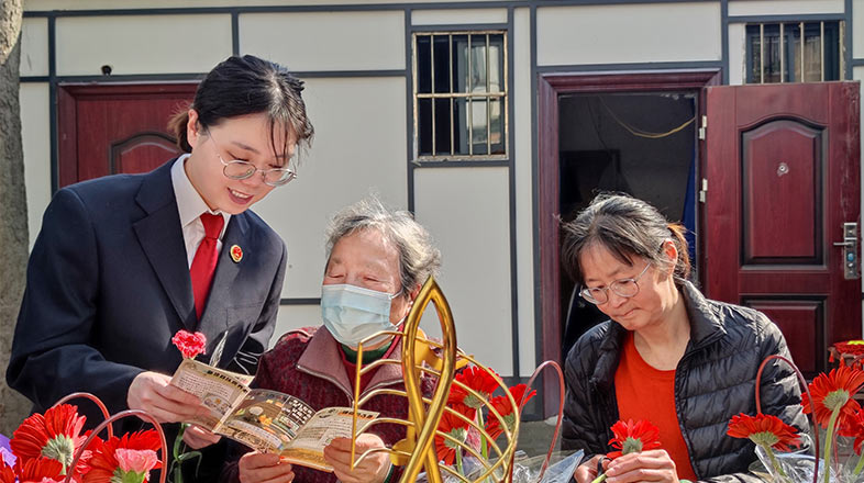 ���ܽ��ڡ����o(h��)�W(w��ng)�������e���С��l(f��)չ����