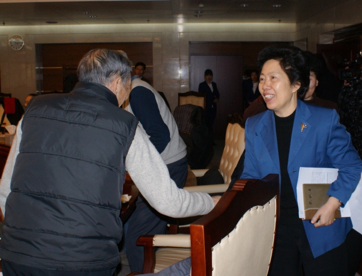 ���ɾ�����(w��)���z���L(zh��ng)�c��ͬ־�H�н�Մ