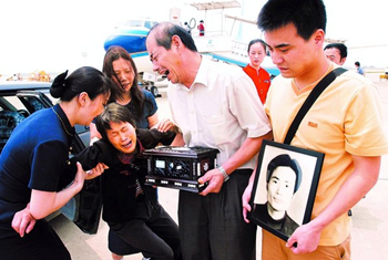 2003�꣺�Ї������P(gu��n)ע�˵ę�(qu��n)��