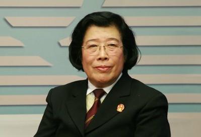 尚秀云:一半是法官 一半是老師