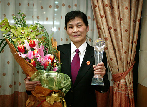 Ԭ��ȫ:���ّ�(y��ng)��һ�wƽ��ƽ��֮��